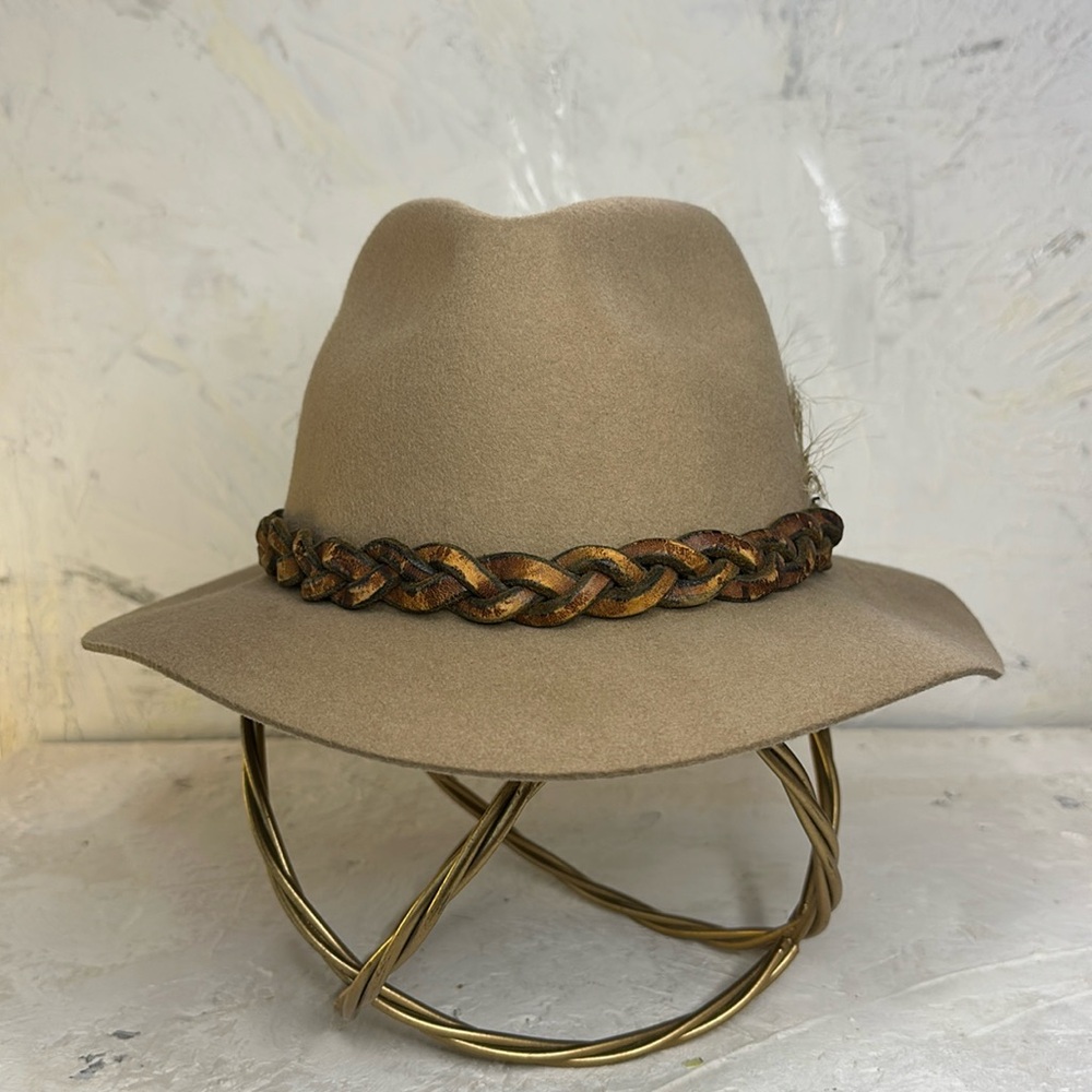🤍🤍Vintage Wool Fedora Hat with Leather braided band🤍 - Picture 1 of 7